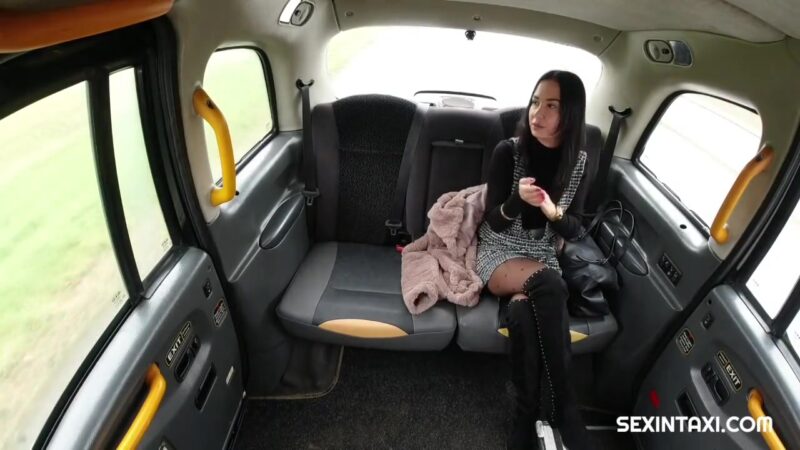 Girl Fucks In A Taxi Without Restraint