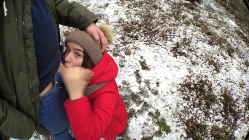 Bitch Asks For Cum In His Mouth Right In The Forest And Can No Longer Wait