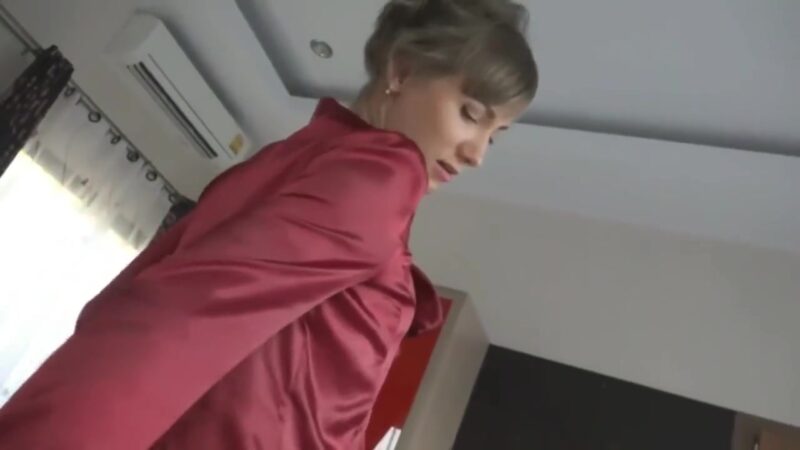 Blonde Nympho teen 18+ Gives Sloppy Blowjob