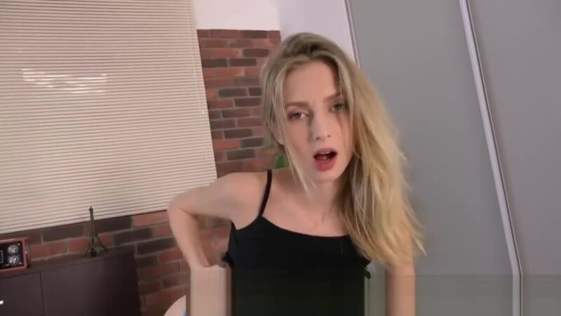 Somebody PLEASE tell me her name... please please please..